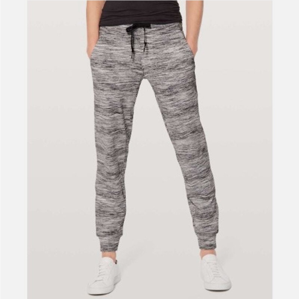 🍋 Lululemon “READY TO RULU” Black & White Heathered Jogger Size 4, 29” LIKE NEW!